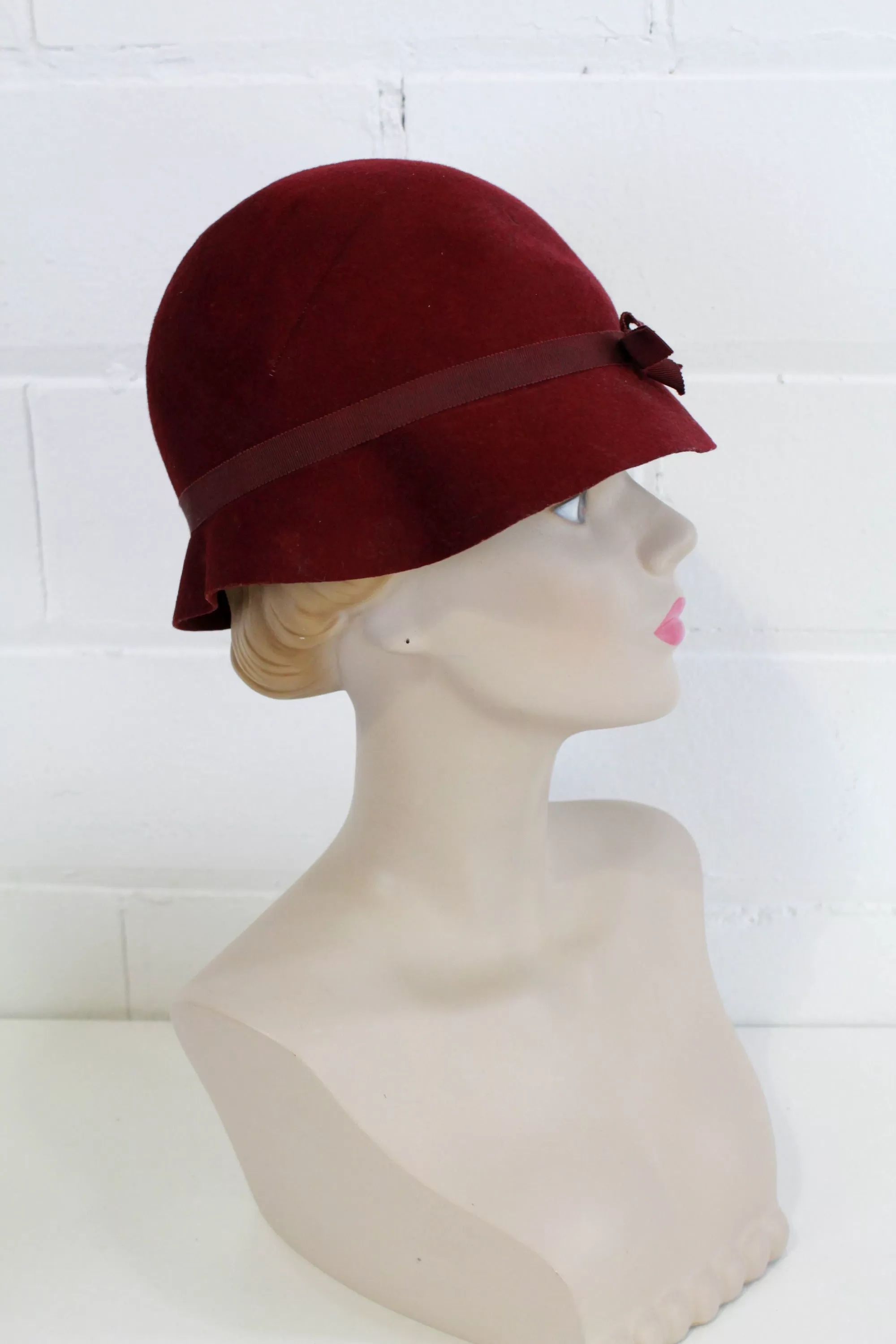 1930s Burgundy Felt Wool Cloche Hat