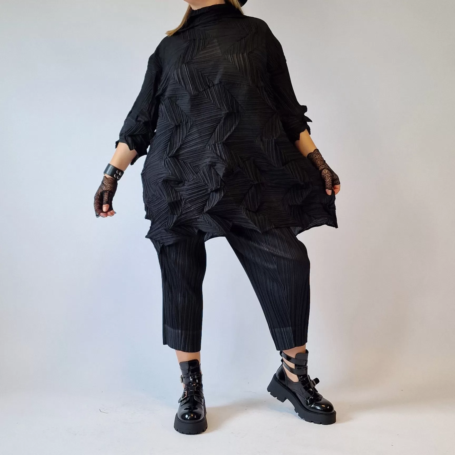 Casual Minimal Goth Maxi Pleated Shirt