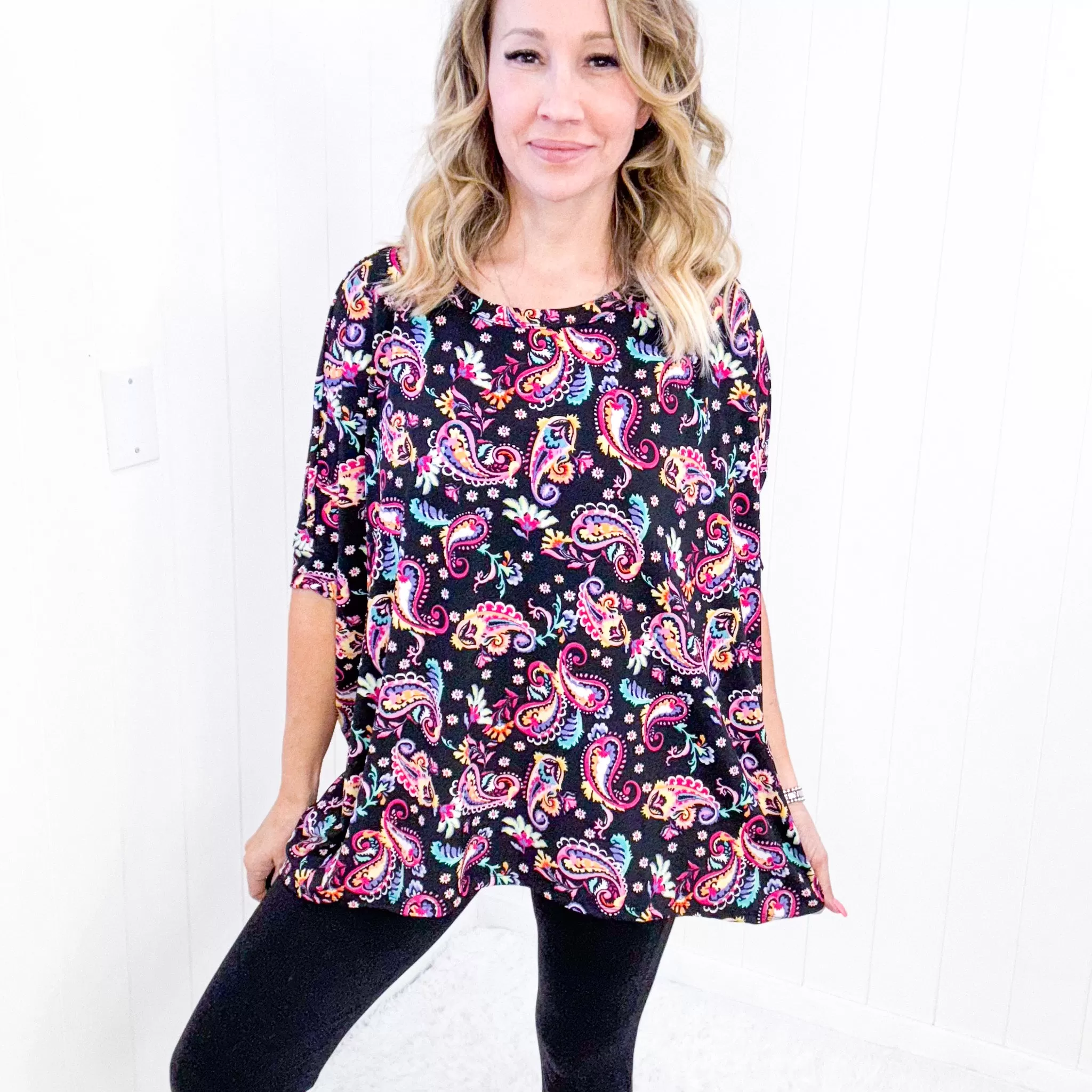 Dear Scarlett Essential Blouse in Black and Pink Paisley