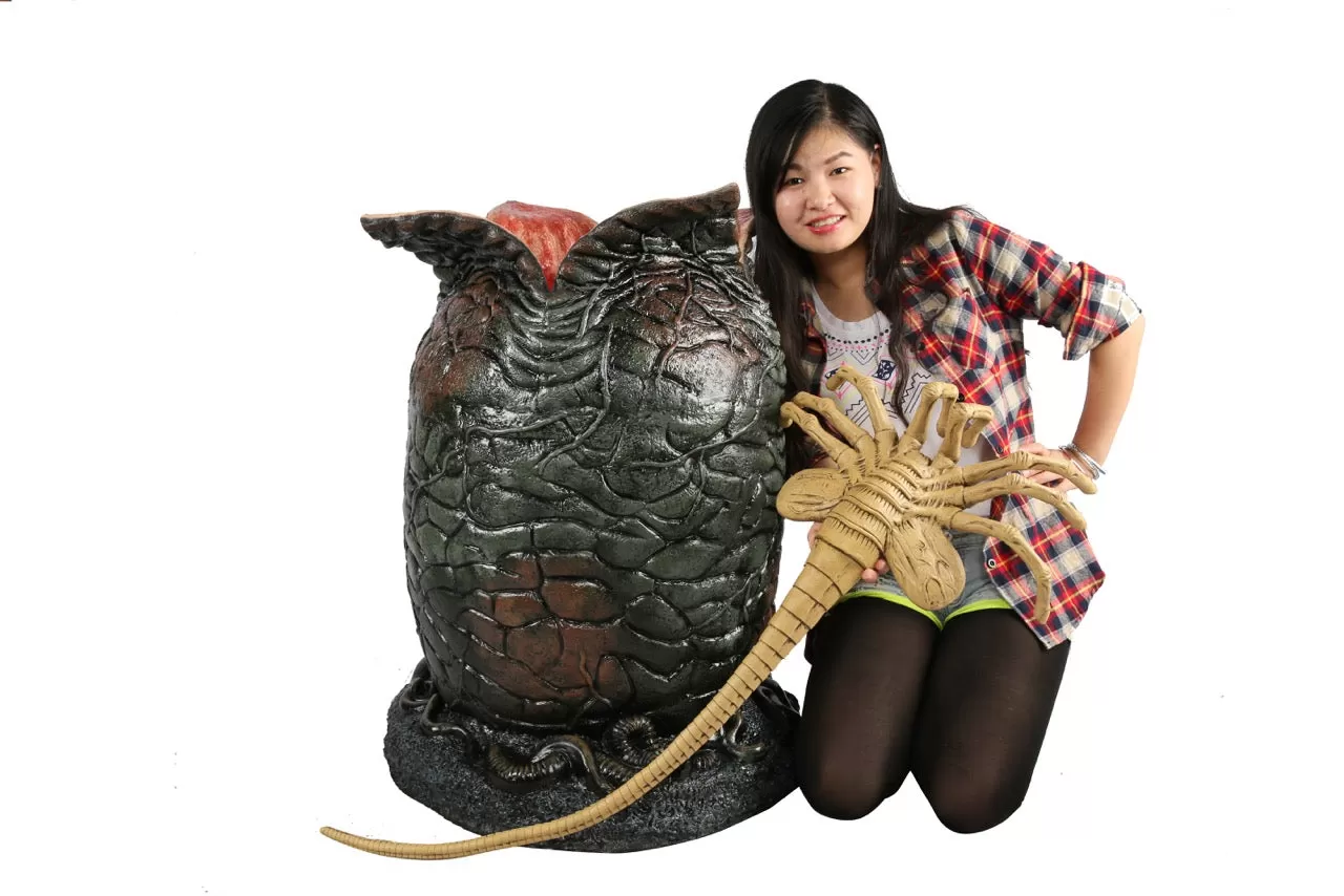 Egg & Facehugger Lifesize Foam Prop Replica - Alien - NECA Collectibles