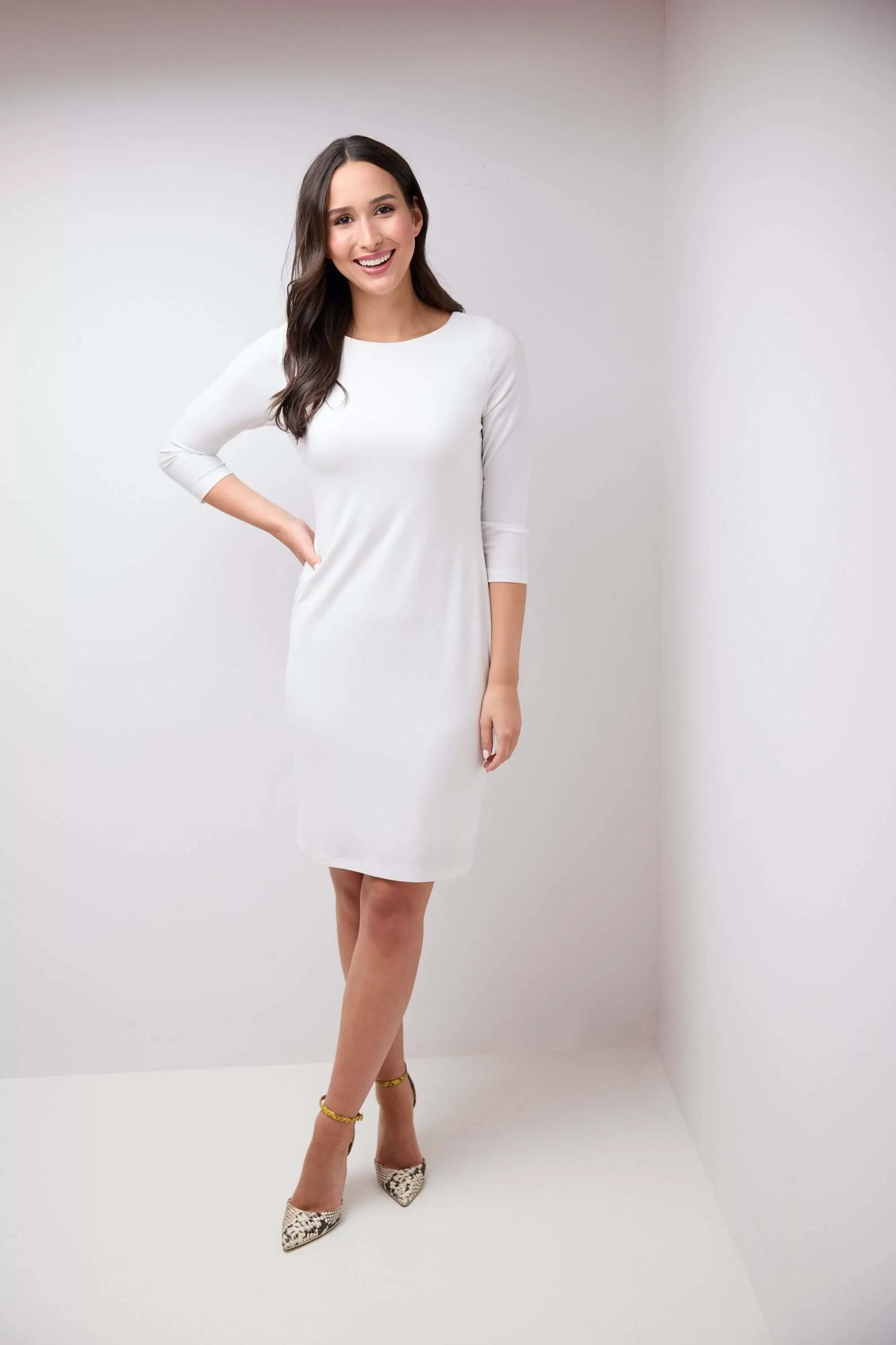 Form-Fitting Shift Dress with 3/4 Sleeves