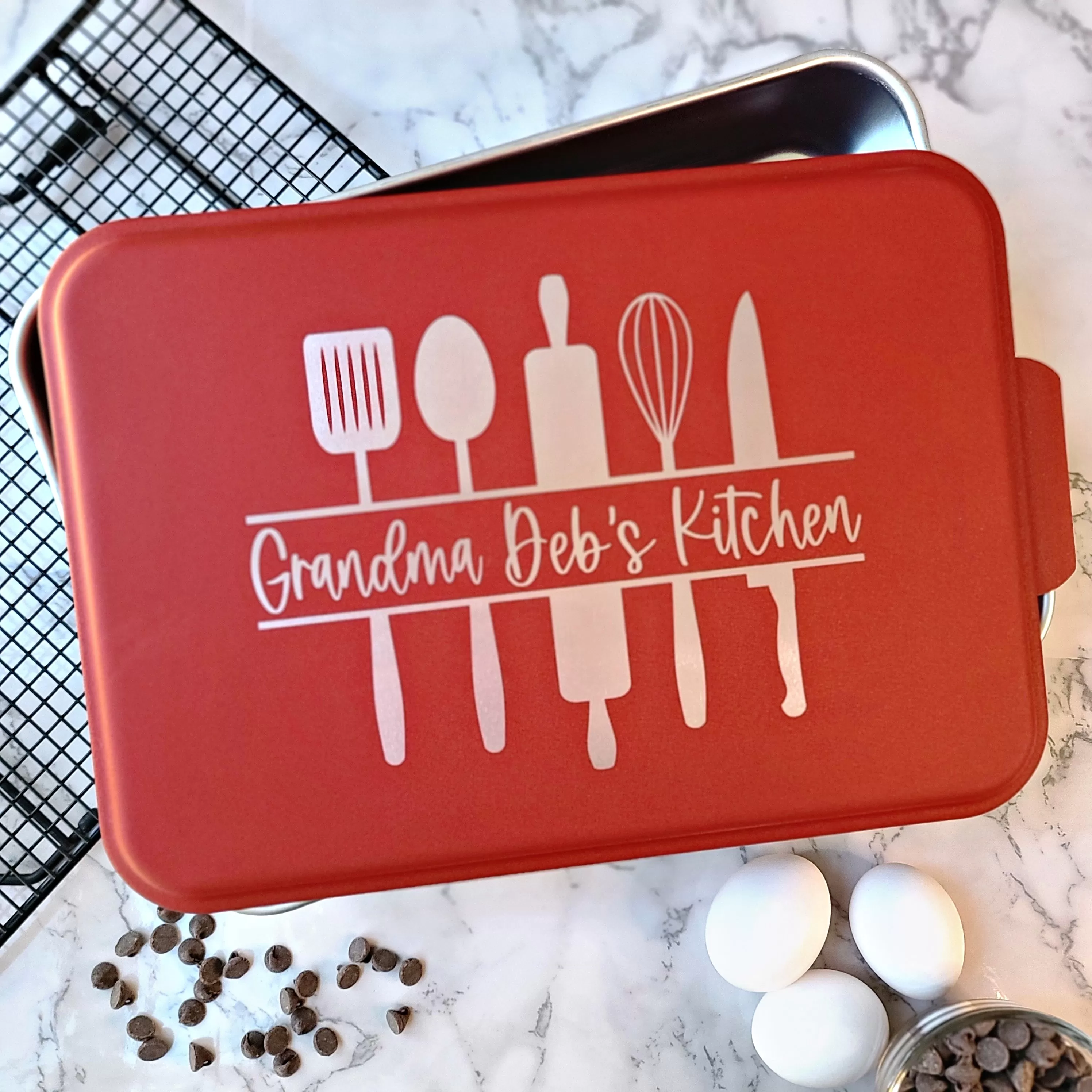 Personalized Cake Pan with Laser Engraved Lid | Utensils Design