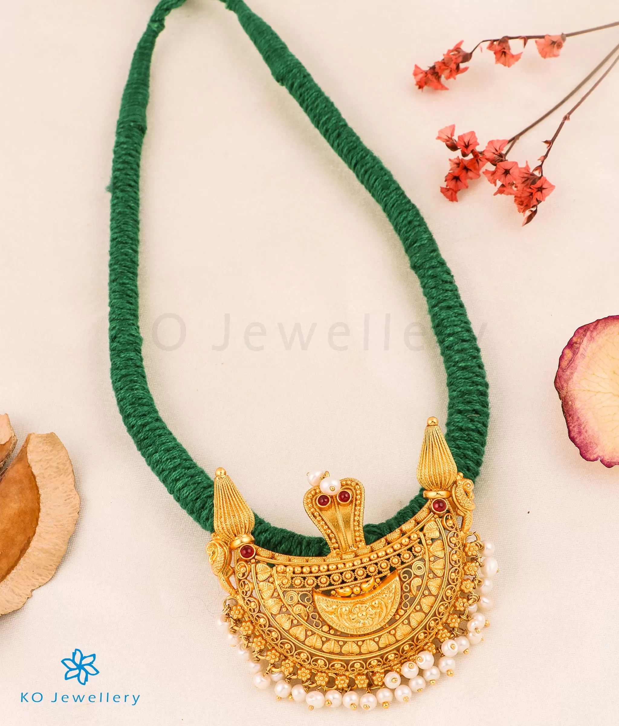 The Viloma Kokkethathi Silver Thread Necklace (Green)